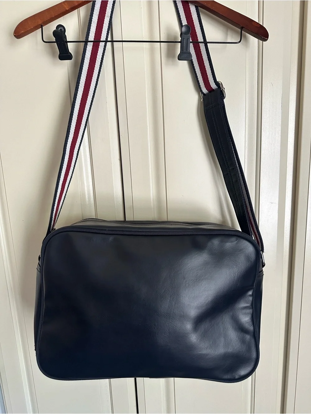 ✈️ Ben Sherman Iconic Navy Messenger Bag